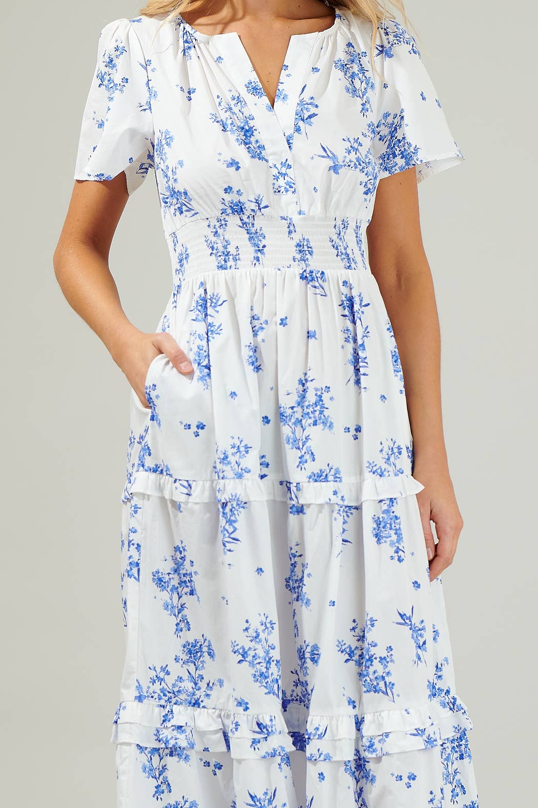 Sugarlips: Bestia Floral Palmer Poplin Tiered Maxi Dress: CreamBlue