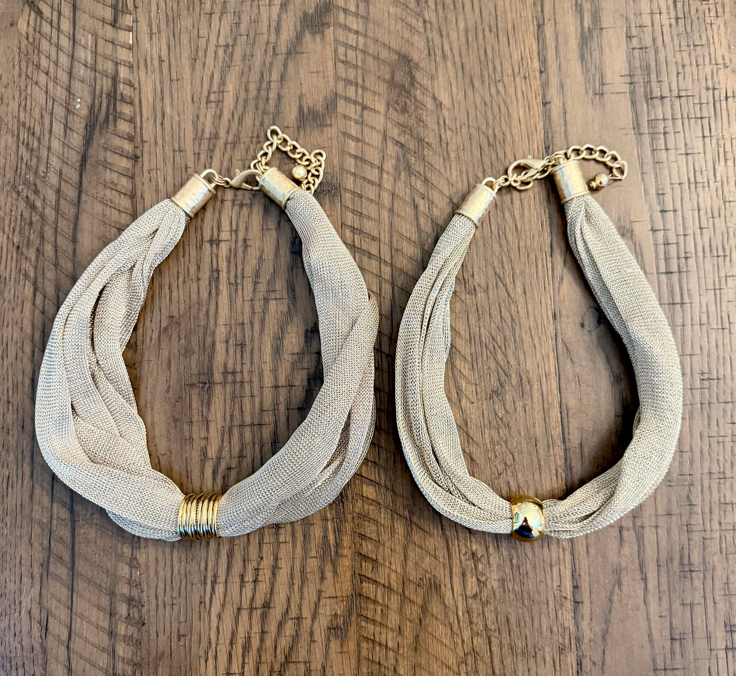 Gold mesh chain with ring pendant