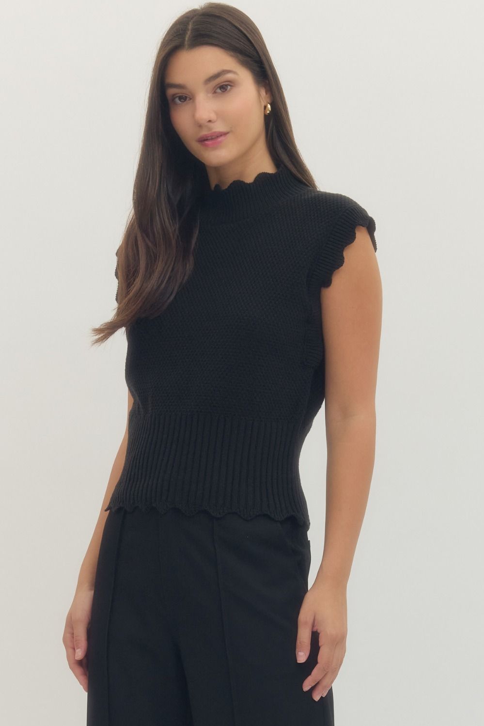 Entro - Scallop Trim Ribbed Waist Top / BLACK