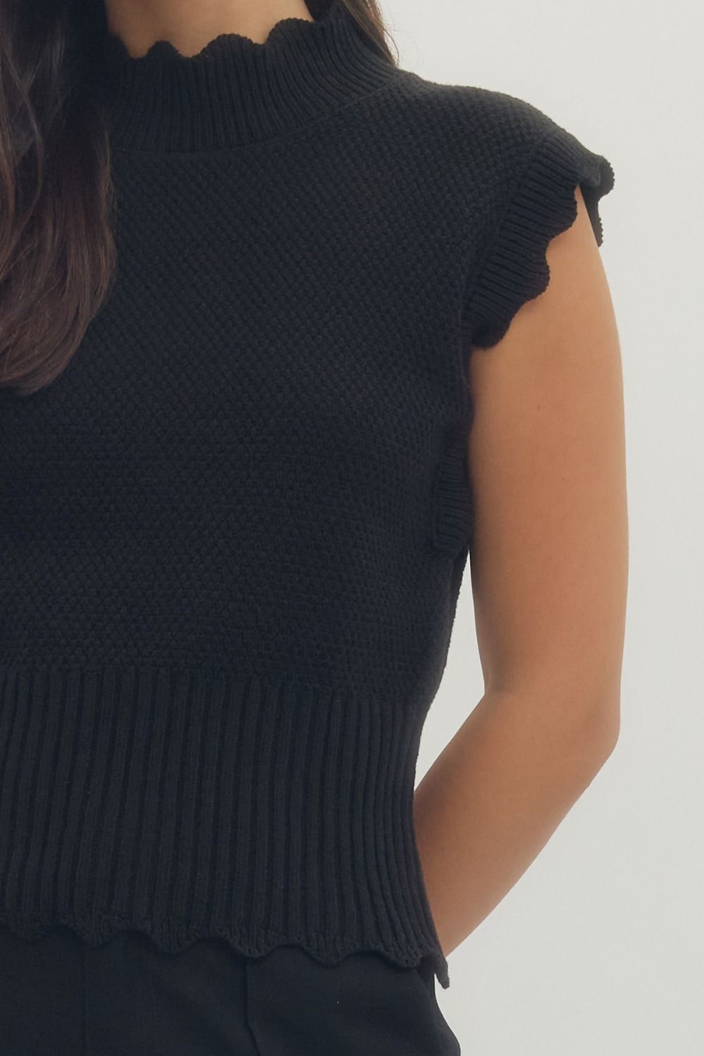 Entro - Scallop Trim Ribbed Waist Top / BLACK