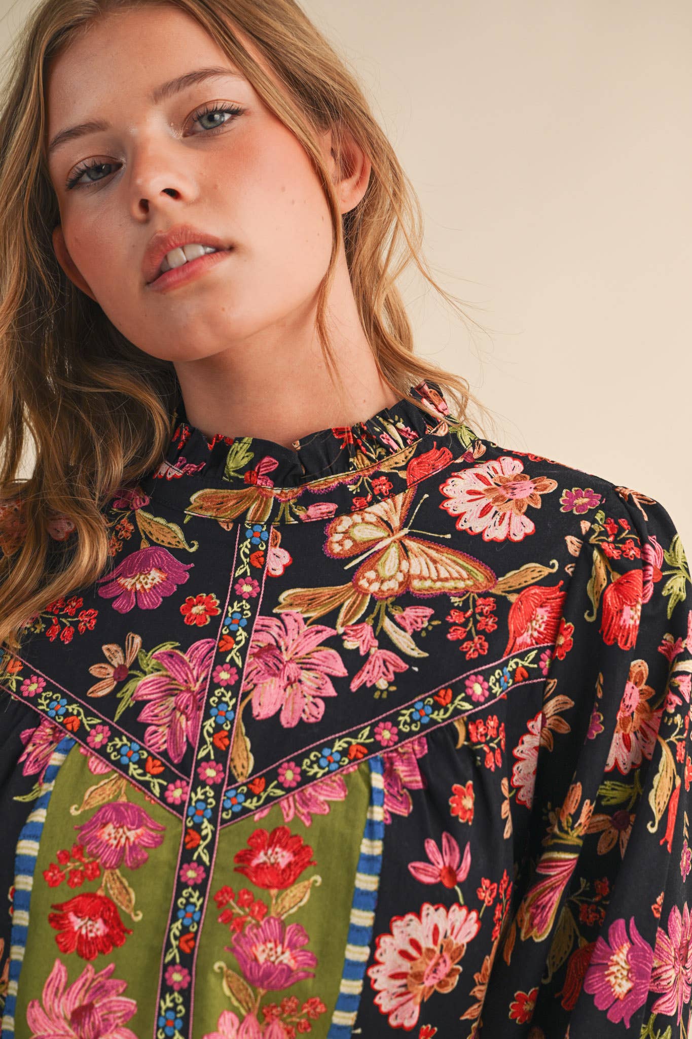 EXCLUSIVE FLORAL BORDER PRINT TOP WITH EMBROIDERED FLORAL TRIM