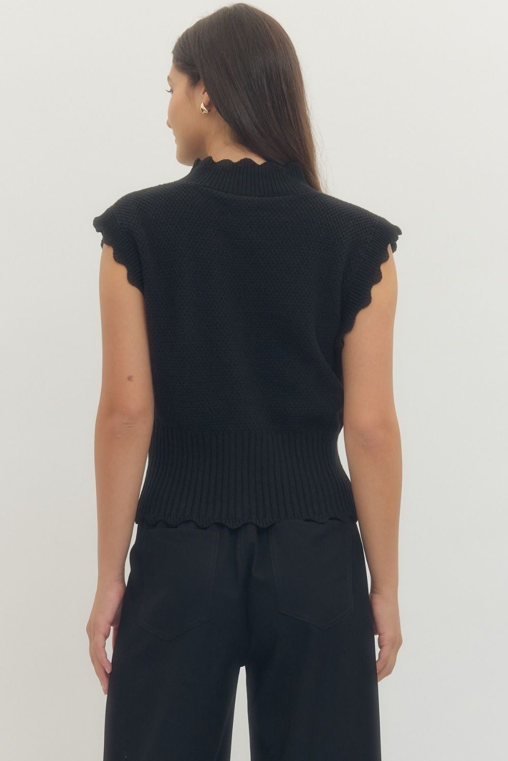 Entro - Scallop Trim Ribbed Waist Top / BLACK