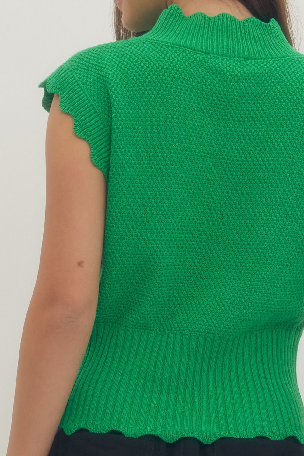 Entro - Scallop Trim Ribbed Waist top / GREEN