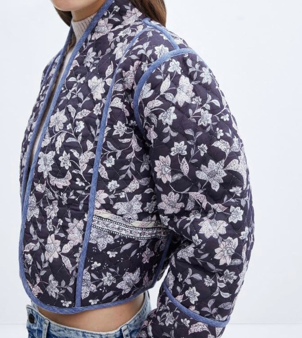 Reversible Quilted cropped jacket with pockets on both sides