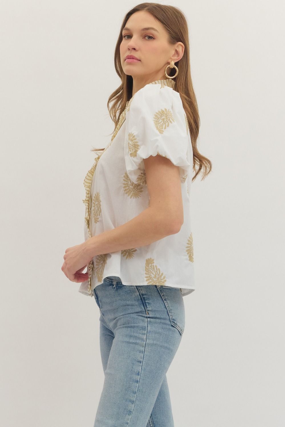 Entro Botanical embroidered short puff sleeve top : white / tan