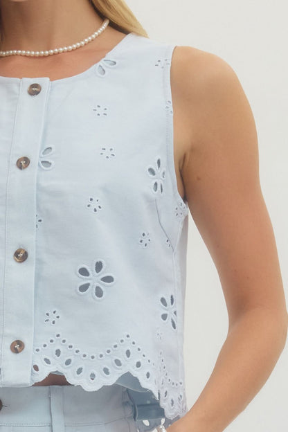 Entro Eyelet embroidered sleeveless crop top / LIGHT BLUE